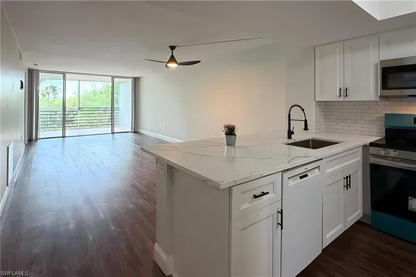 $1,950 | 15171 Cedarwood Lane, Unit 3202, Naples, FL 34110