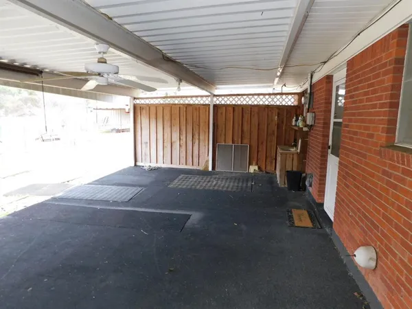 $129,900 | 304 8th Street Southeast, Springhill, LA 71075