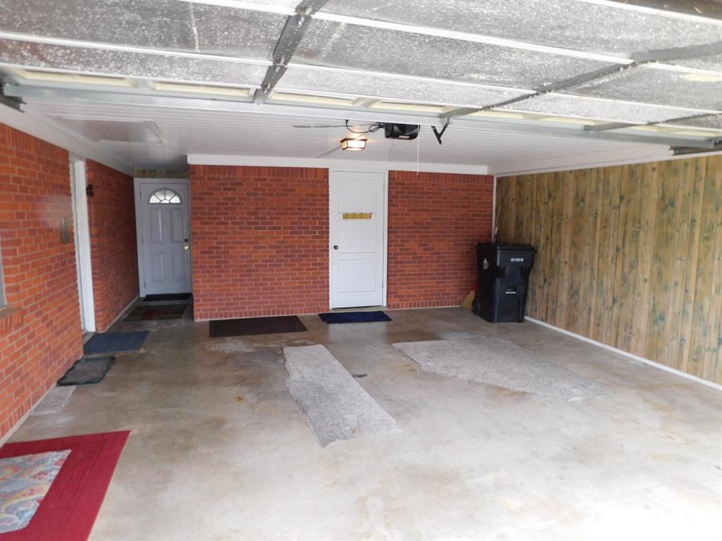 304 8th Street Southeast Springhill, LA 71075 - Photo 13 of 36