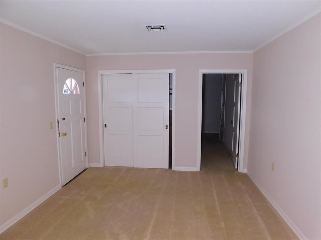 304 8th Street Southeast Springhill, LA 71075 - Photo 15 of 36