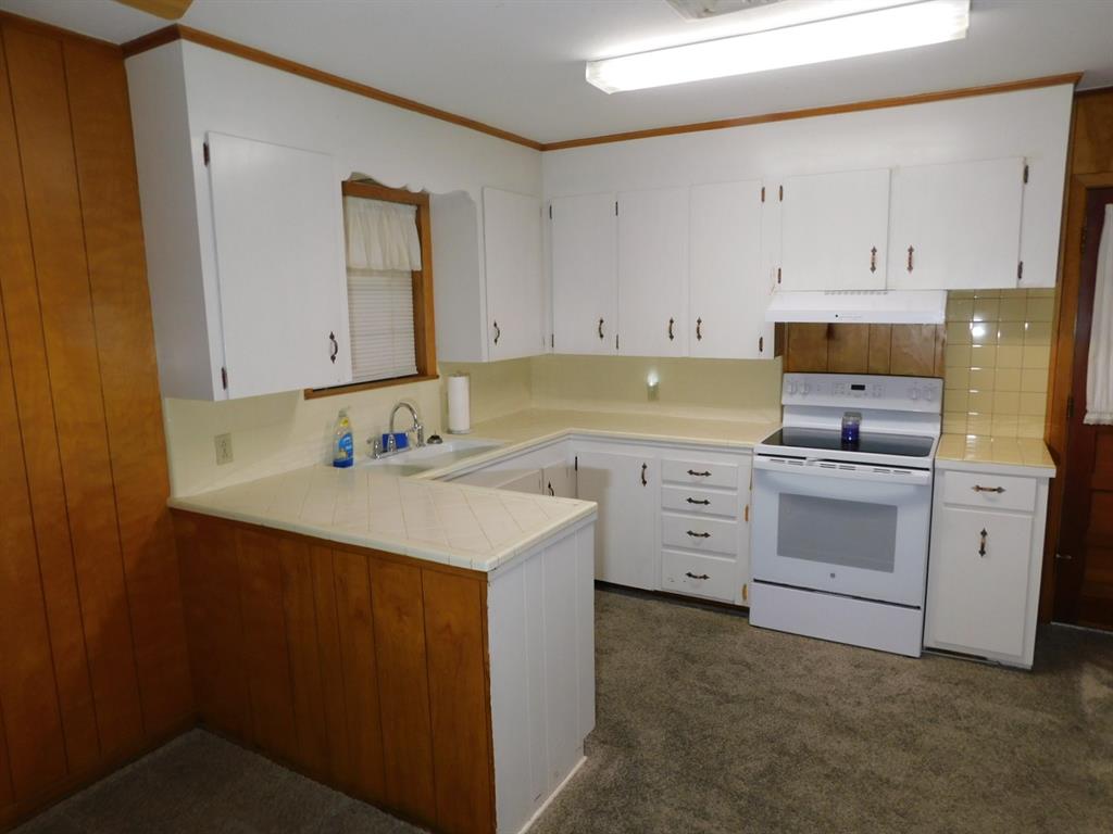 304 8th Street Southeast Springhill, LA 71075 - Photo 16 of 36