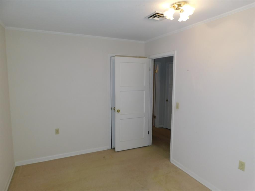 304 8th Street Southeast Springhill, LA 71075 - Photo 28 of 36