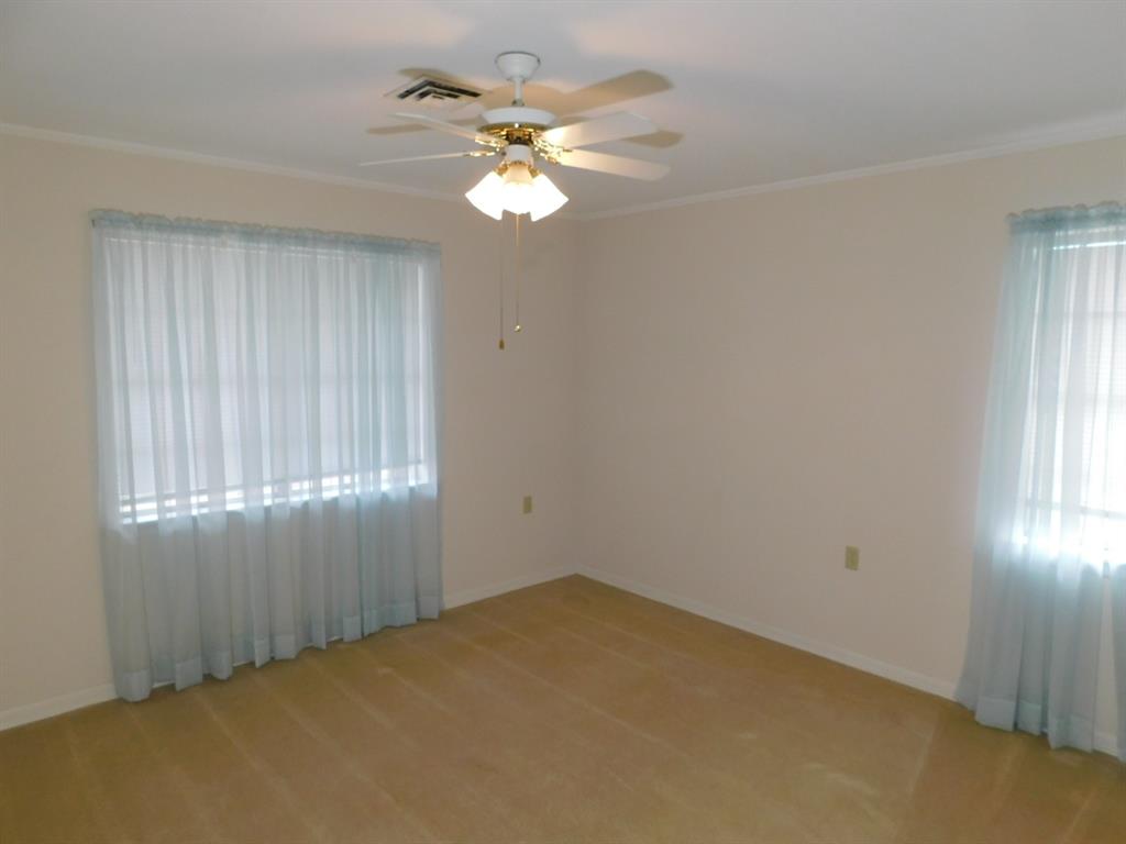 304 8th Street Southeast Springhill, LA 71075 - Photo 29 of 36