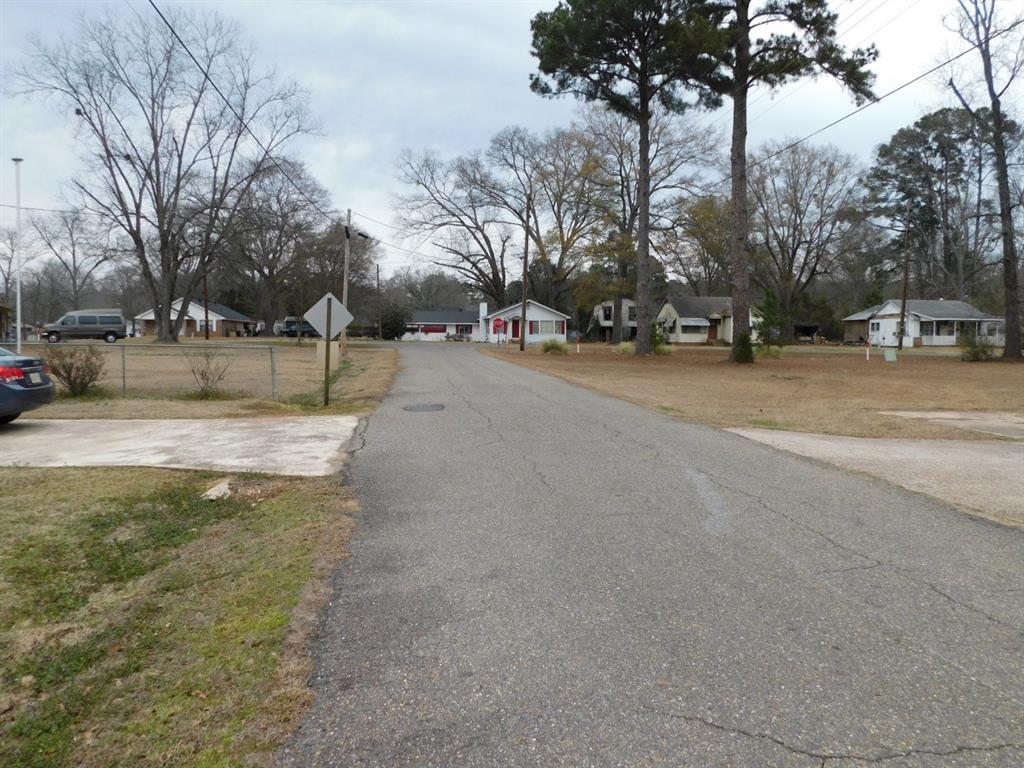 304 8th Street Southeast Springhill, LA 71075 - Photo 3 of 36
