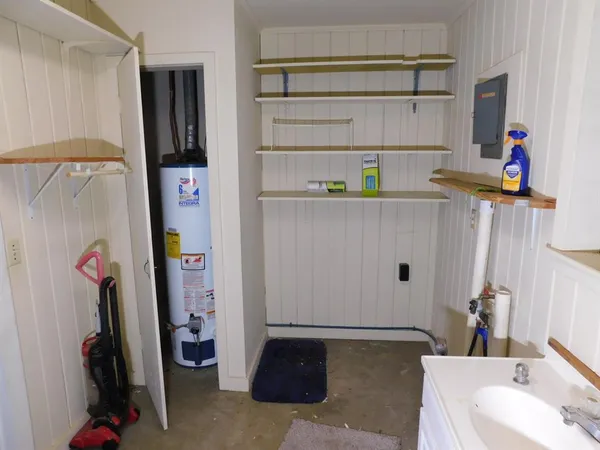 $129,900 | 304 8th Street Southeast, Springhill, LA 71075