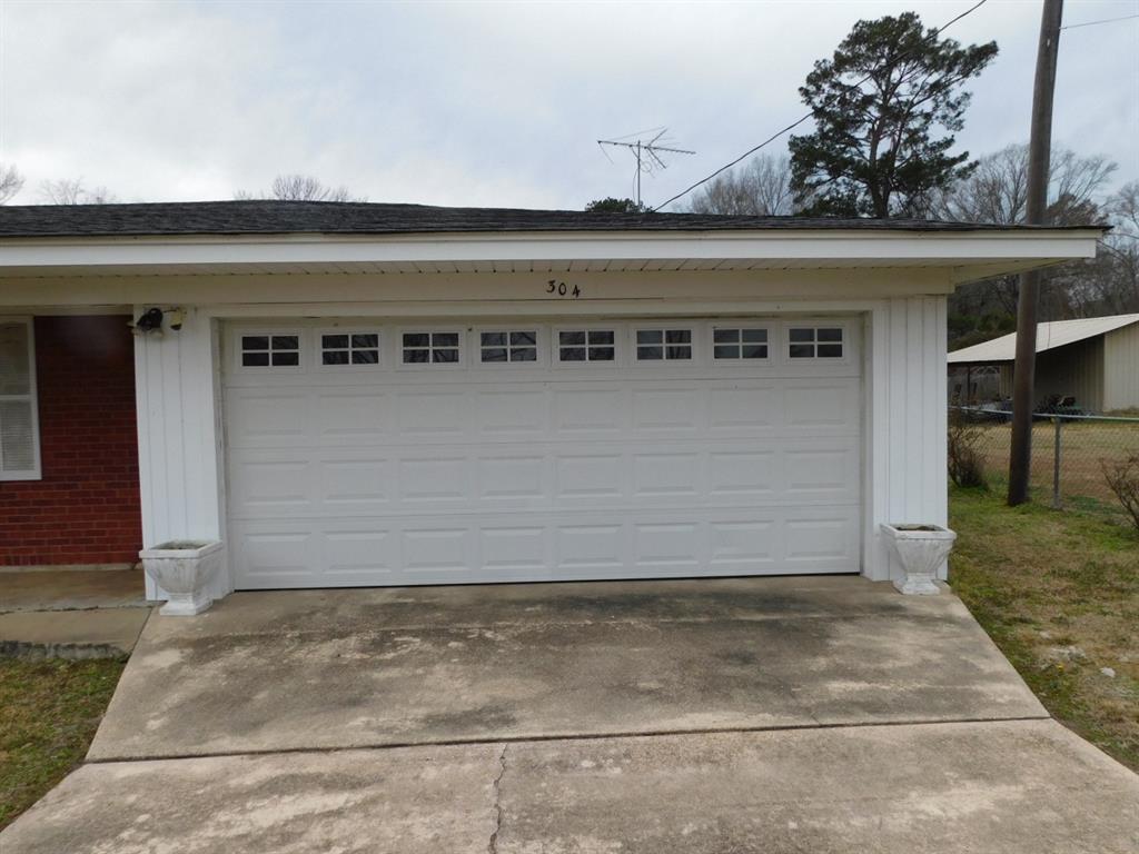 304 8th Street Southeast Springhill, LA 71075 - Photo 4 of 36