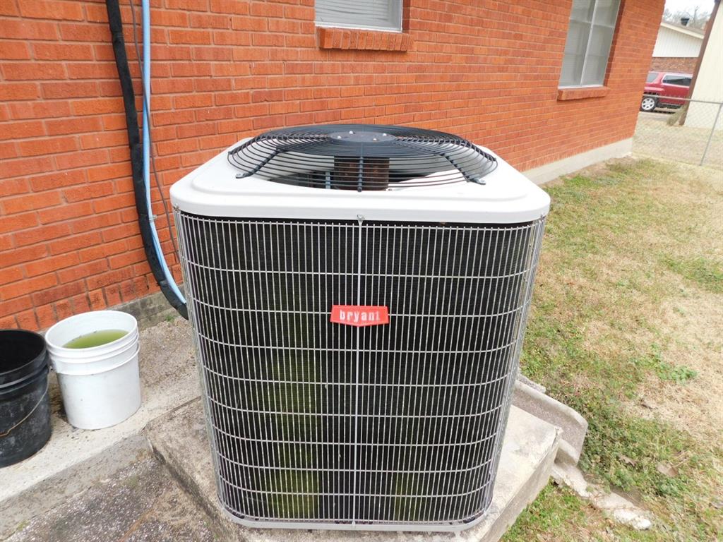 304 8th Street Southeast Springhill, LA 71075 - Photo 10 of 36