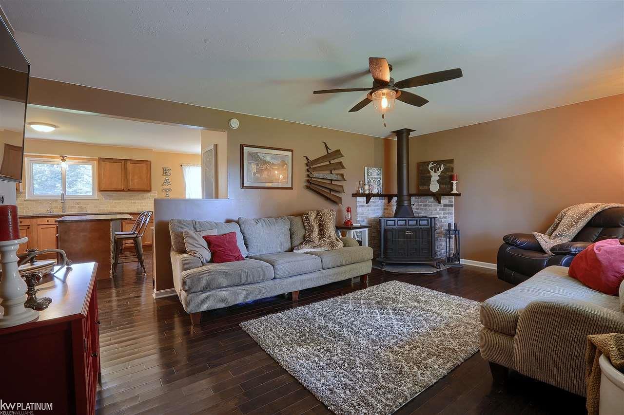 9801 Bartel Road Columbus, MI 48063 - Photo 7 of 26 31394017-6.JPG