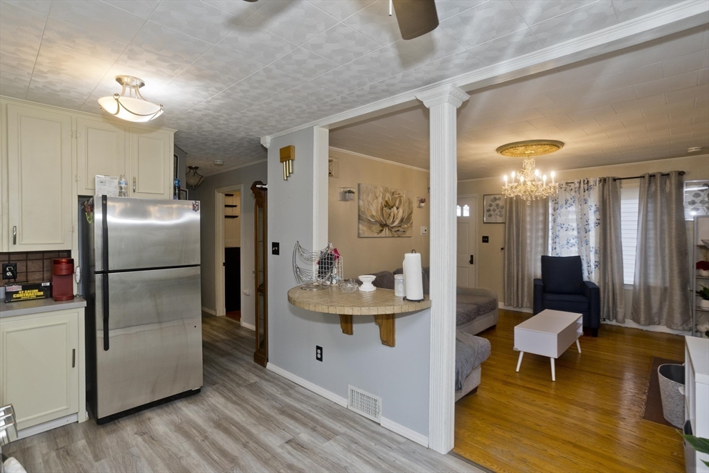 276 Oak Street Springfield, MA 01151 - Photo 11 of 25