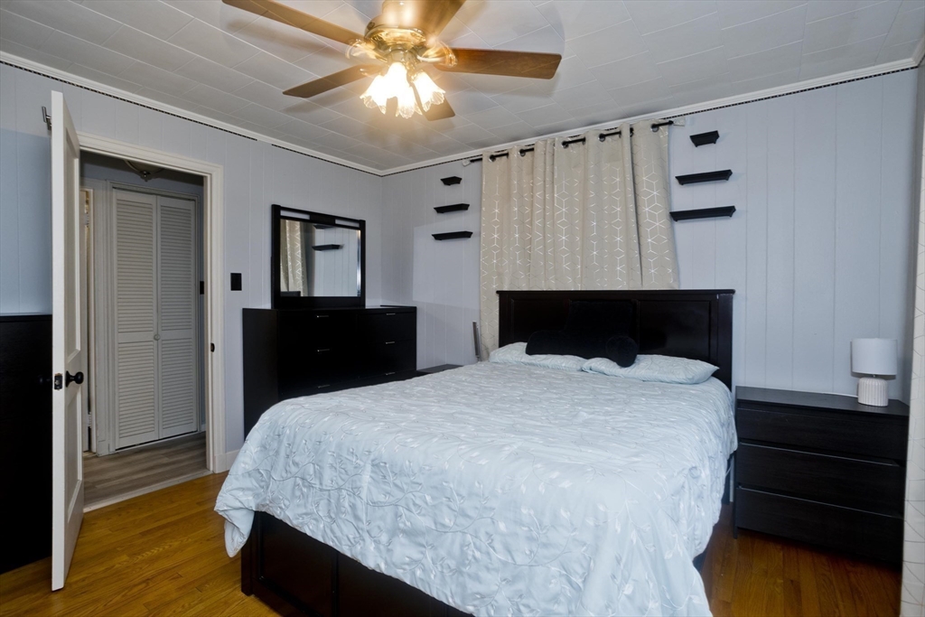 276 Oak Street Springfield, MA 01151 - Photo 14 of 25