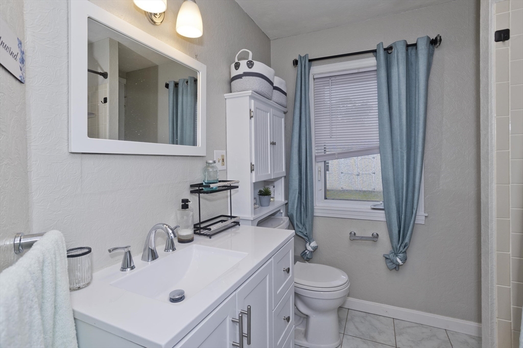 276 Oak Street Springfield, MA 01151 - Photo 18 of 25