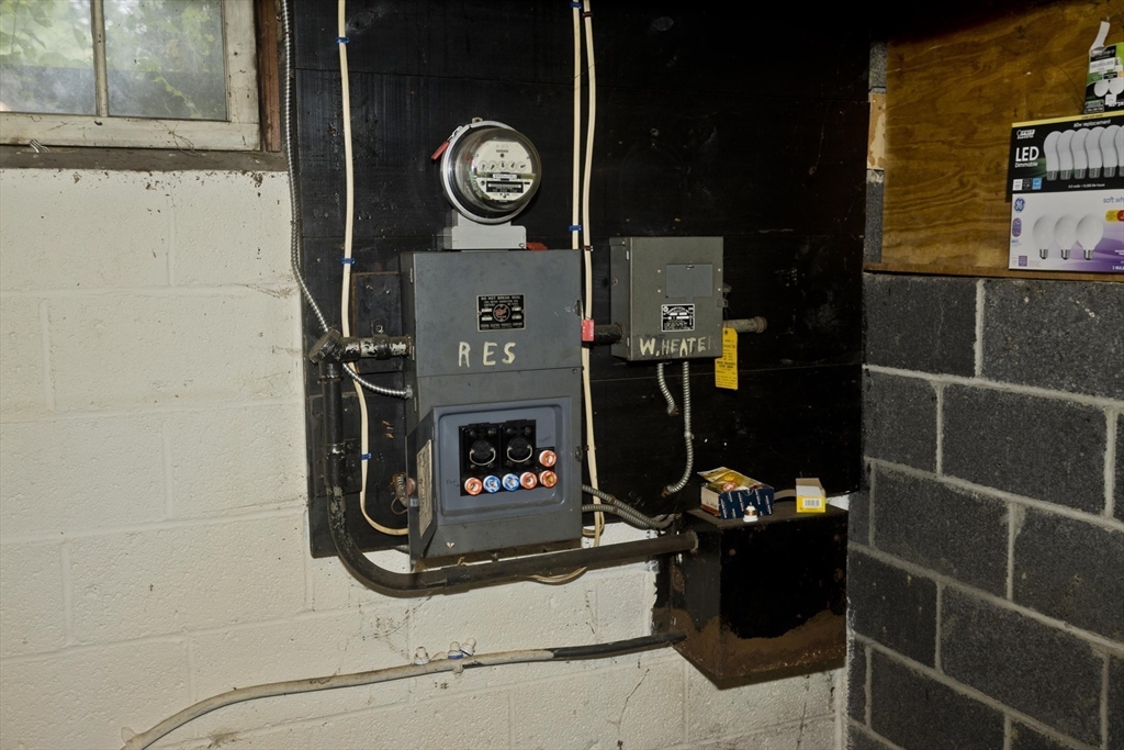 276 Oak Street Springfield, MA 01151 - Photo 24 of 25