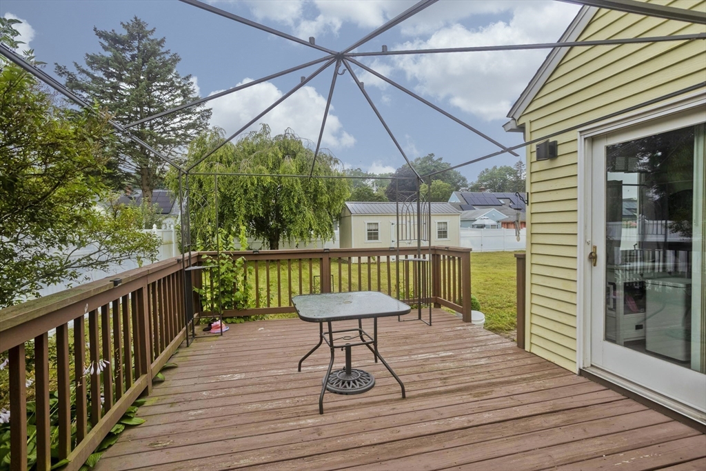 276 Oak Street Springfield, MA 01151 - Photo 6 of 25