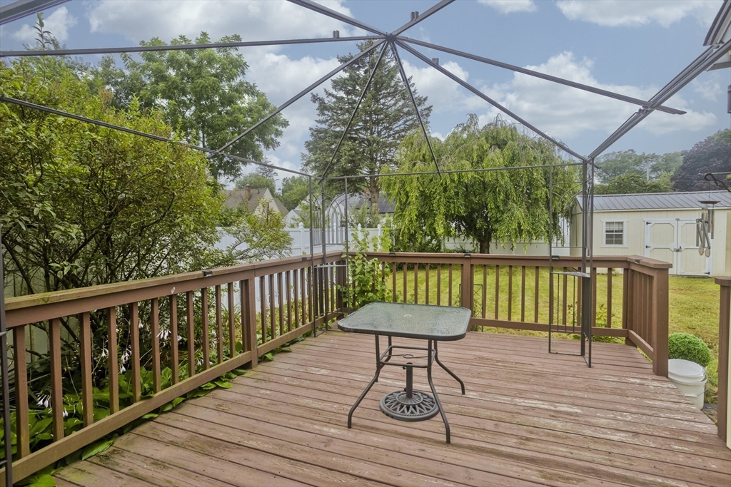 276 Oak Street Springfield, MA 01151 - Photo 7 of 25