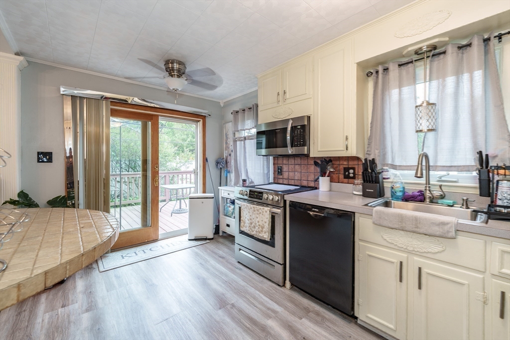 276 Oak Street Springfield, MA 01151 - Photo 9 of 25