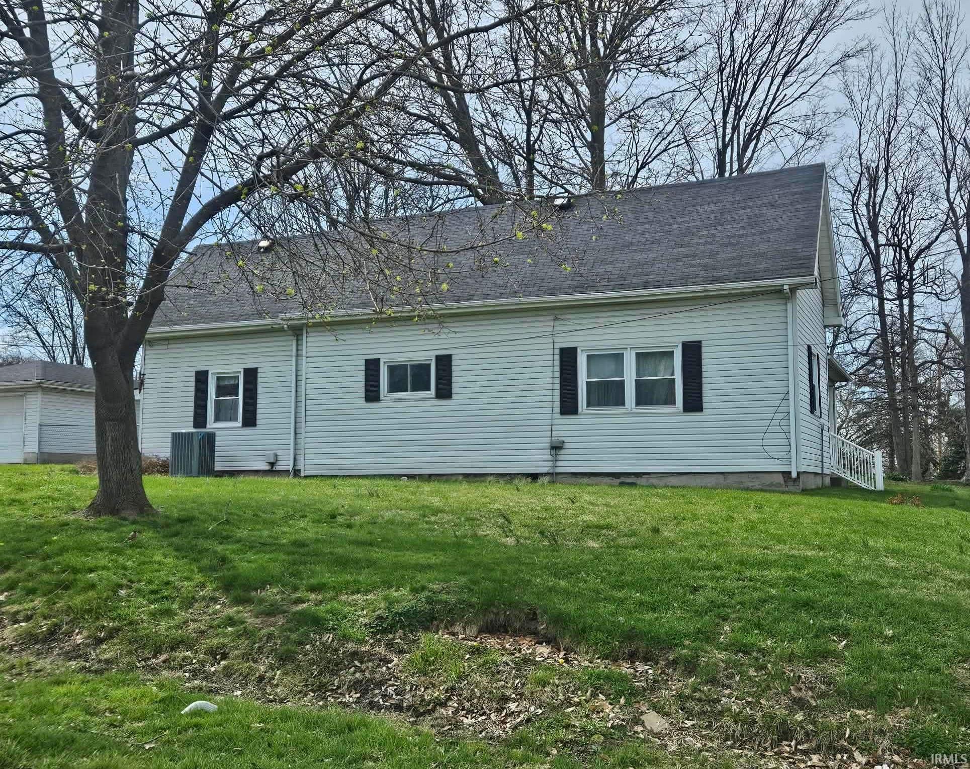 1107 State Street Washington, IN 47501 - Photo 4 of 28