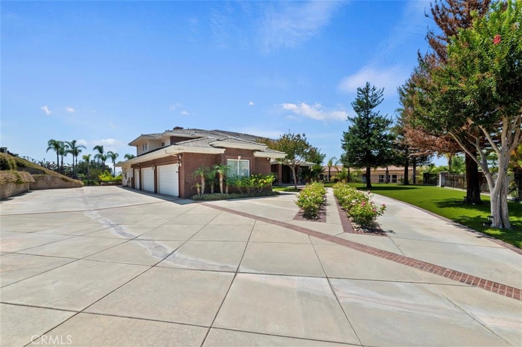 6975 Wyndham Hill Drive Riverside, CA 92506 - Photo 6 of 43