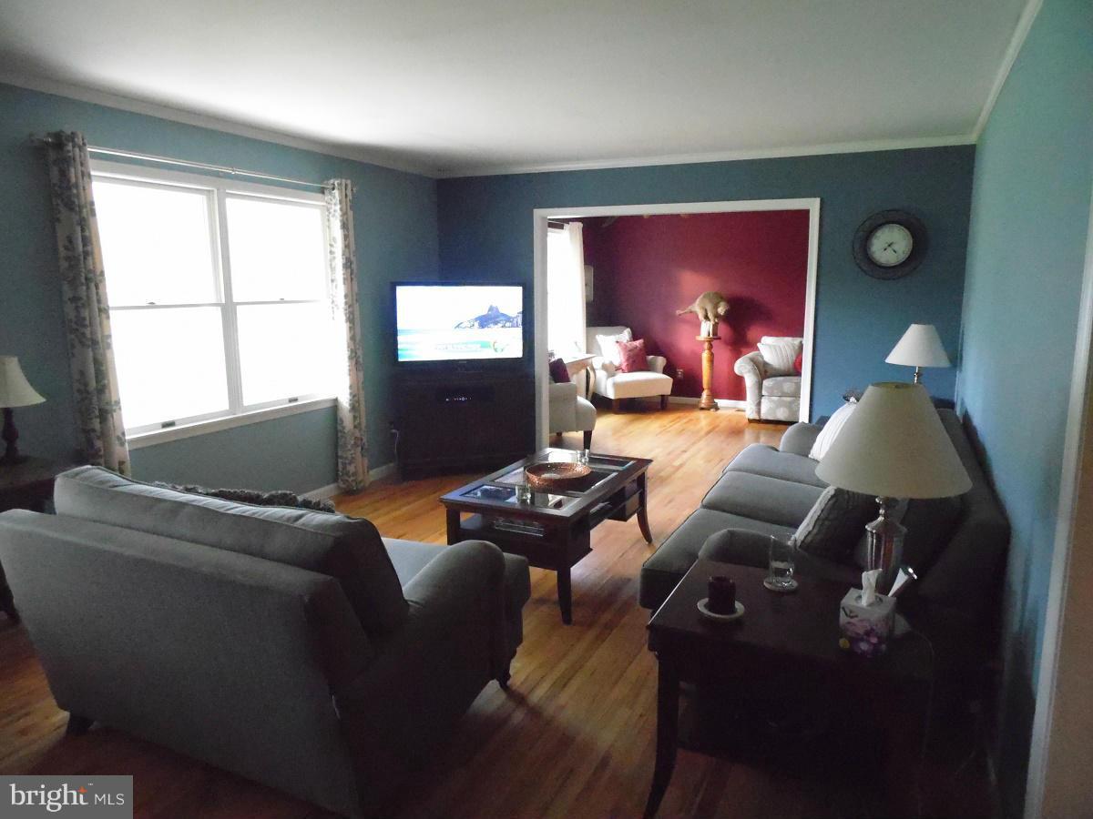9485 Quail Run Road Denton, MD 21629 - Photo 8 of 28 Living Room