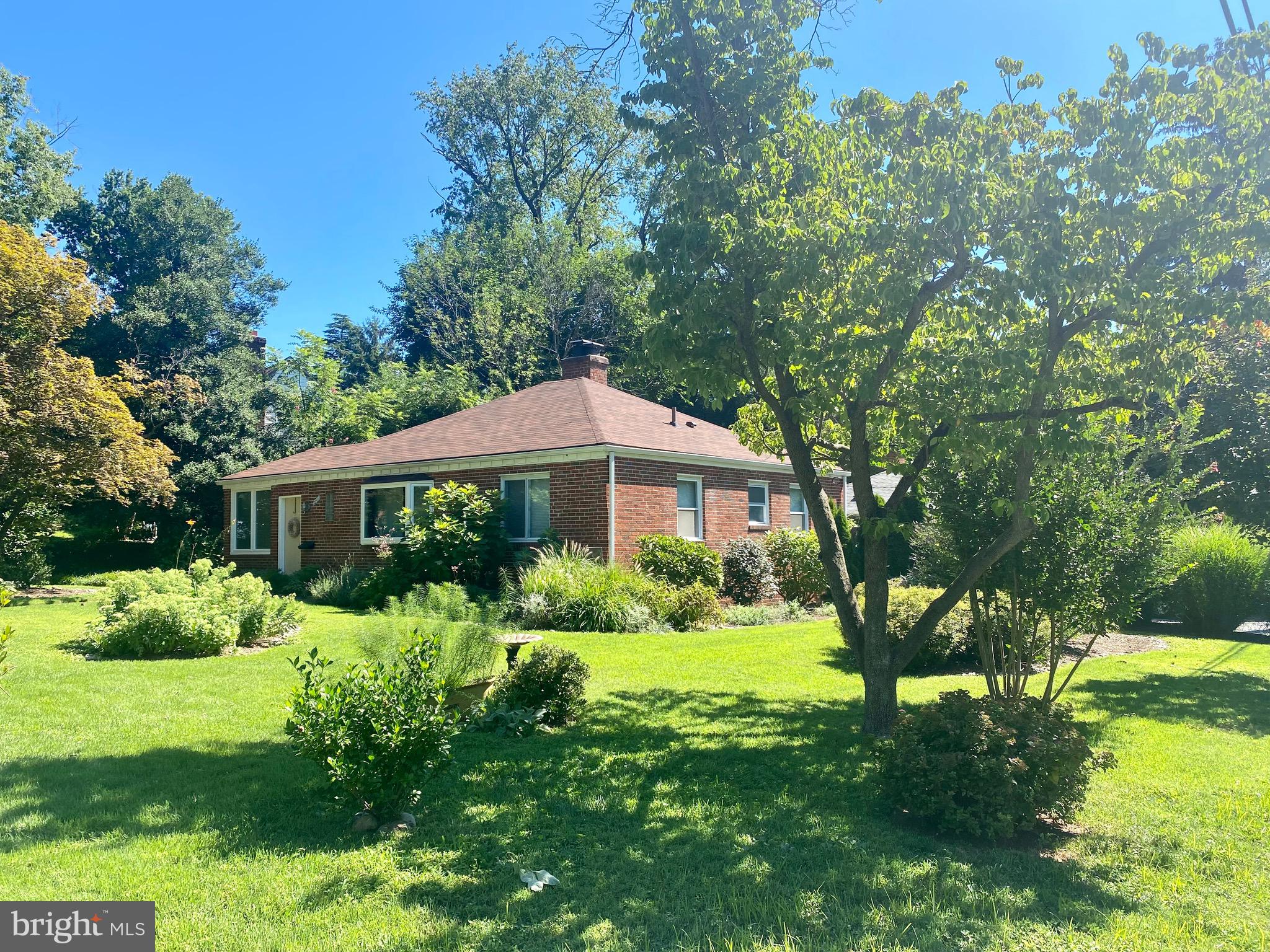 Welcome to 9901 Markham St in South Four Corners