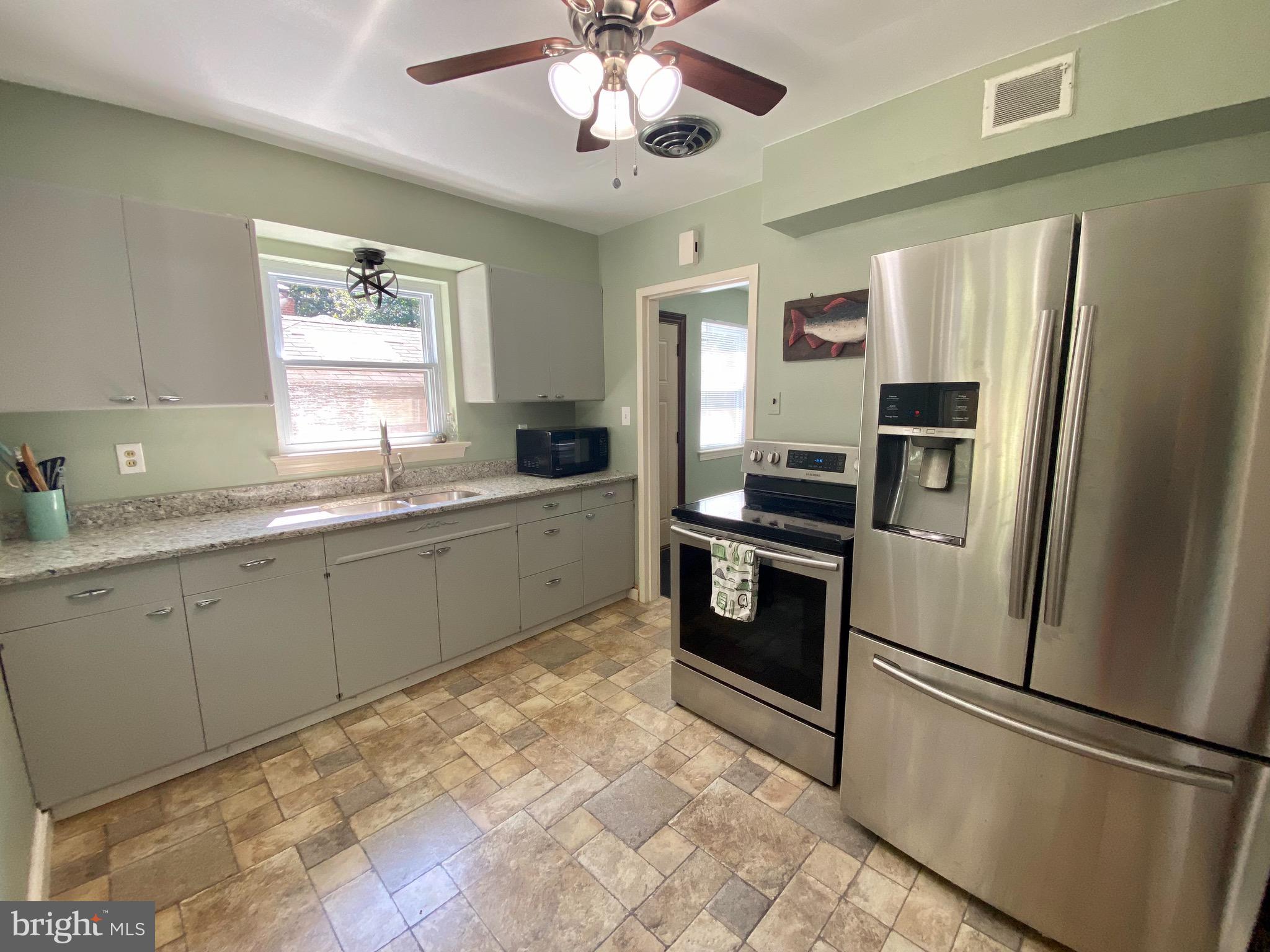 9901 Markham Street Silver Spring, MD 20901 - Photo 16 of 43 Eat In Kitchen