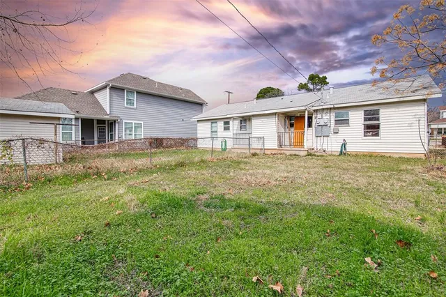 $325,000 | 206 East Rogers Street, Arlington, TX 76011