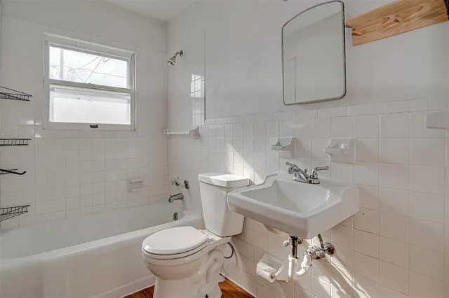 $325,000 | 206 East Rogers Street, Arlington, TX 76011