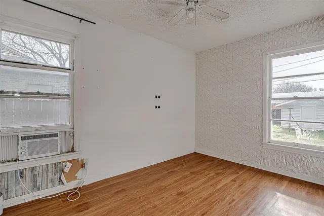 $325,000 | 206 East Rogers Street, Arlington, TX 76011