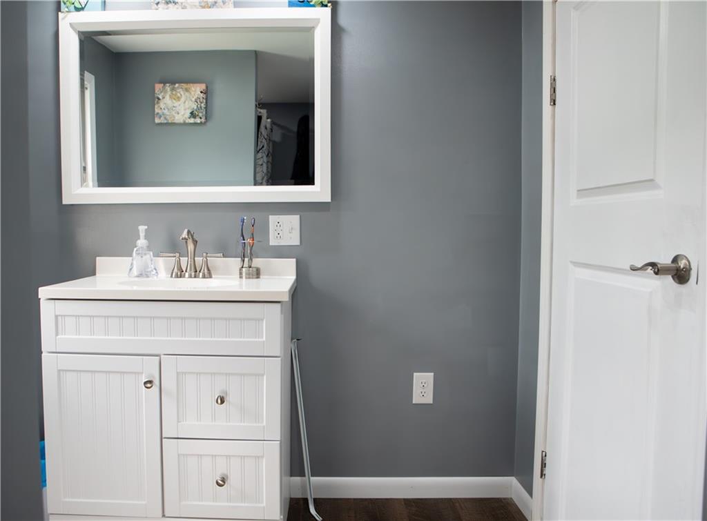 1302 Old Princeton Road New Castle, PA 16101 - Photo 22 of 33 Upper level bathroom