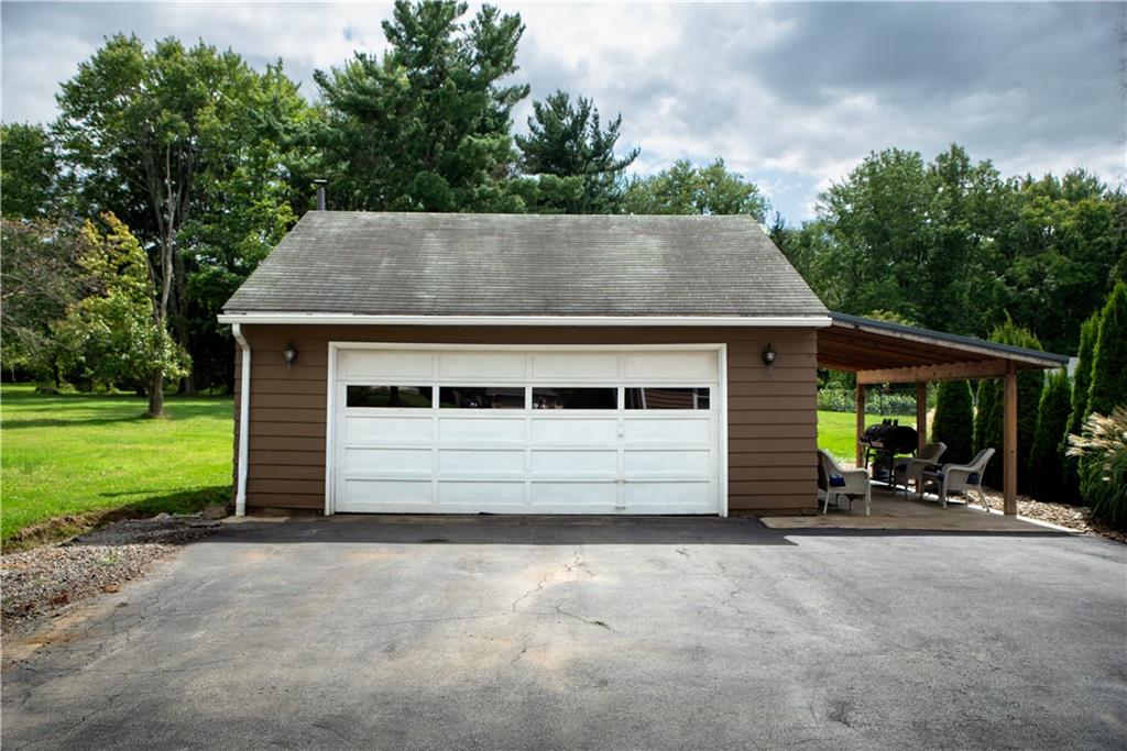 1302 Old Princeton Road New Castle, PA 16101 - Photo 3 of 33 2 car garage with covered patio