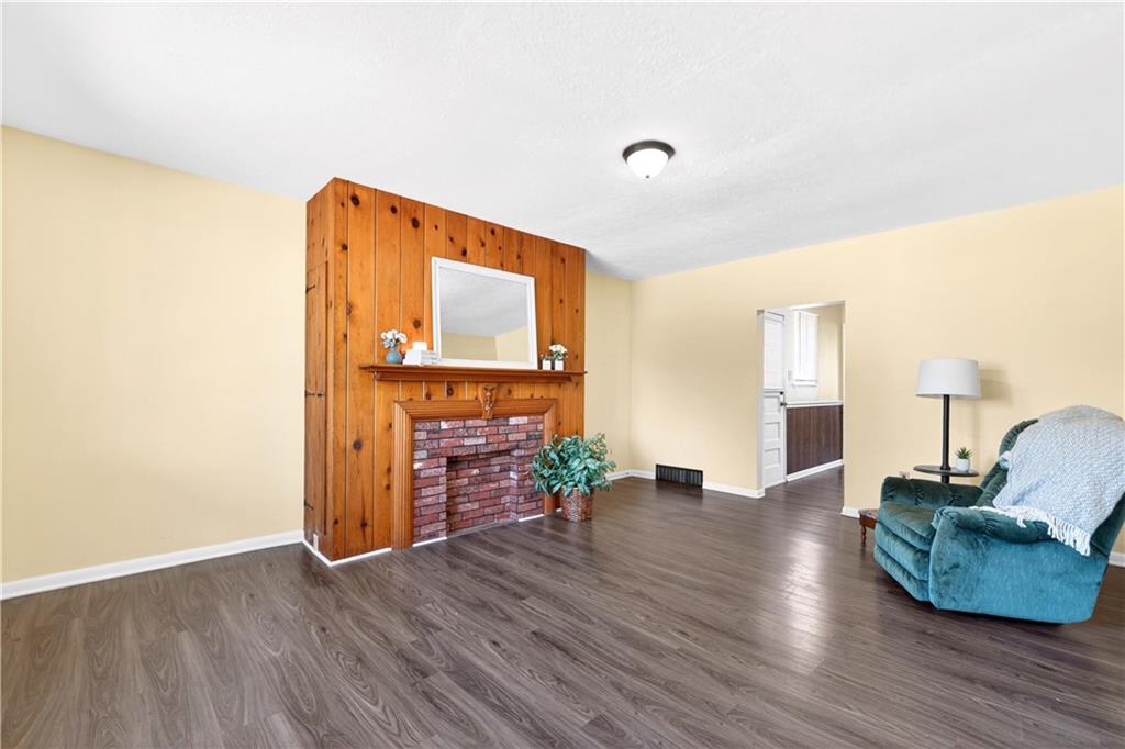 424-426 Connecticut Avenue Rochester, PA 15074 - Photo 20 of 45 First Floor Apartment Living Room w/ Decor Fireplace