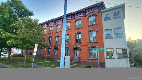 $1,800 | 61 South Hamilton Street, Unit 2, Poughkeepsie, NY 12601