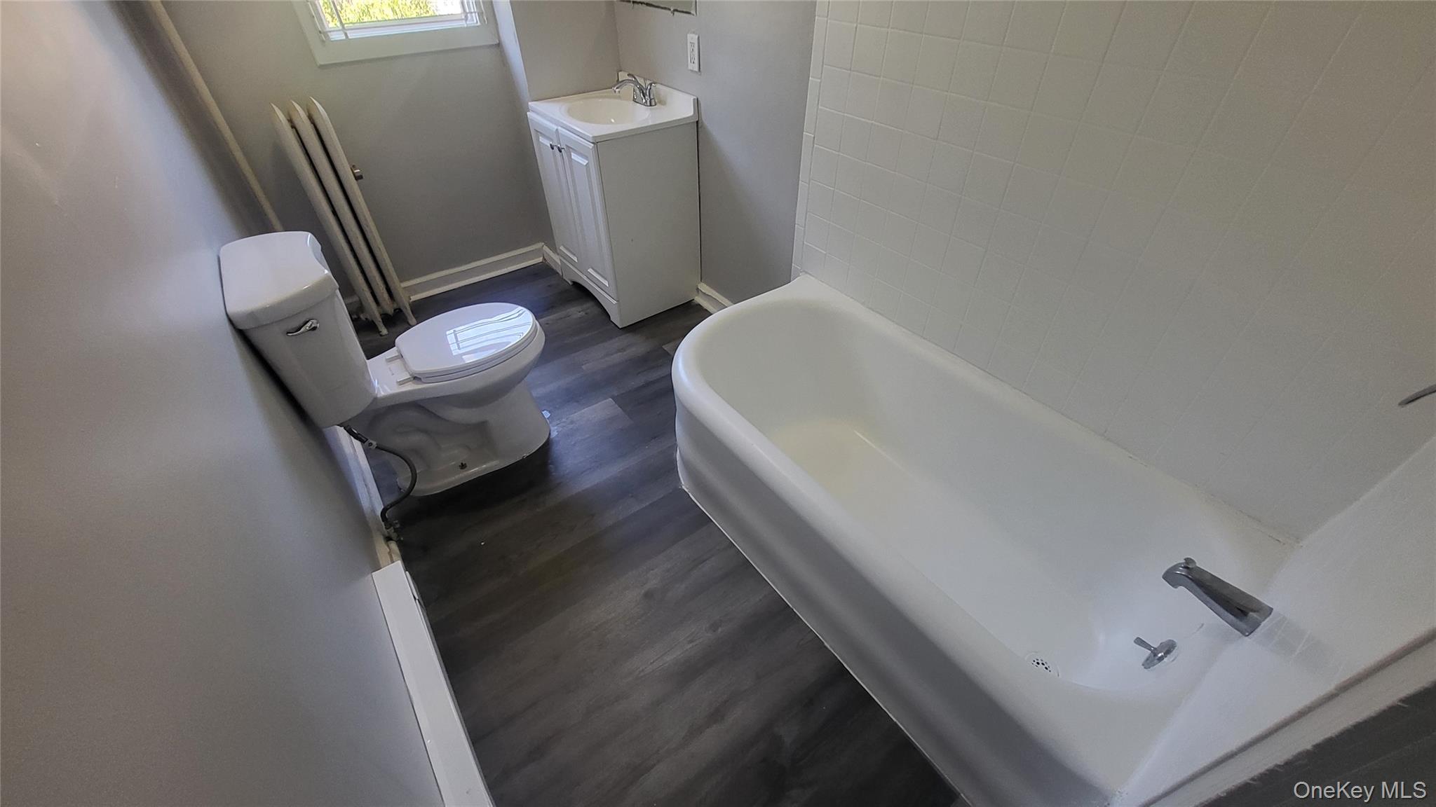61 South Hamilton Street, Unit 2 Poughkeepsie, NY 12601 - Photo 15 of 19 a bathroom with a bathtub