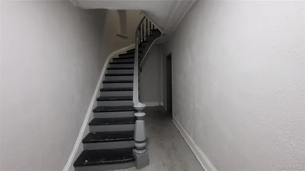 $1,800 | 61 South Hamilton Street, Unit 2, Poughkeepsie, NY 12601