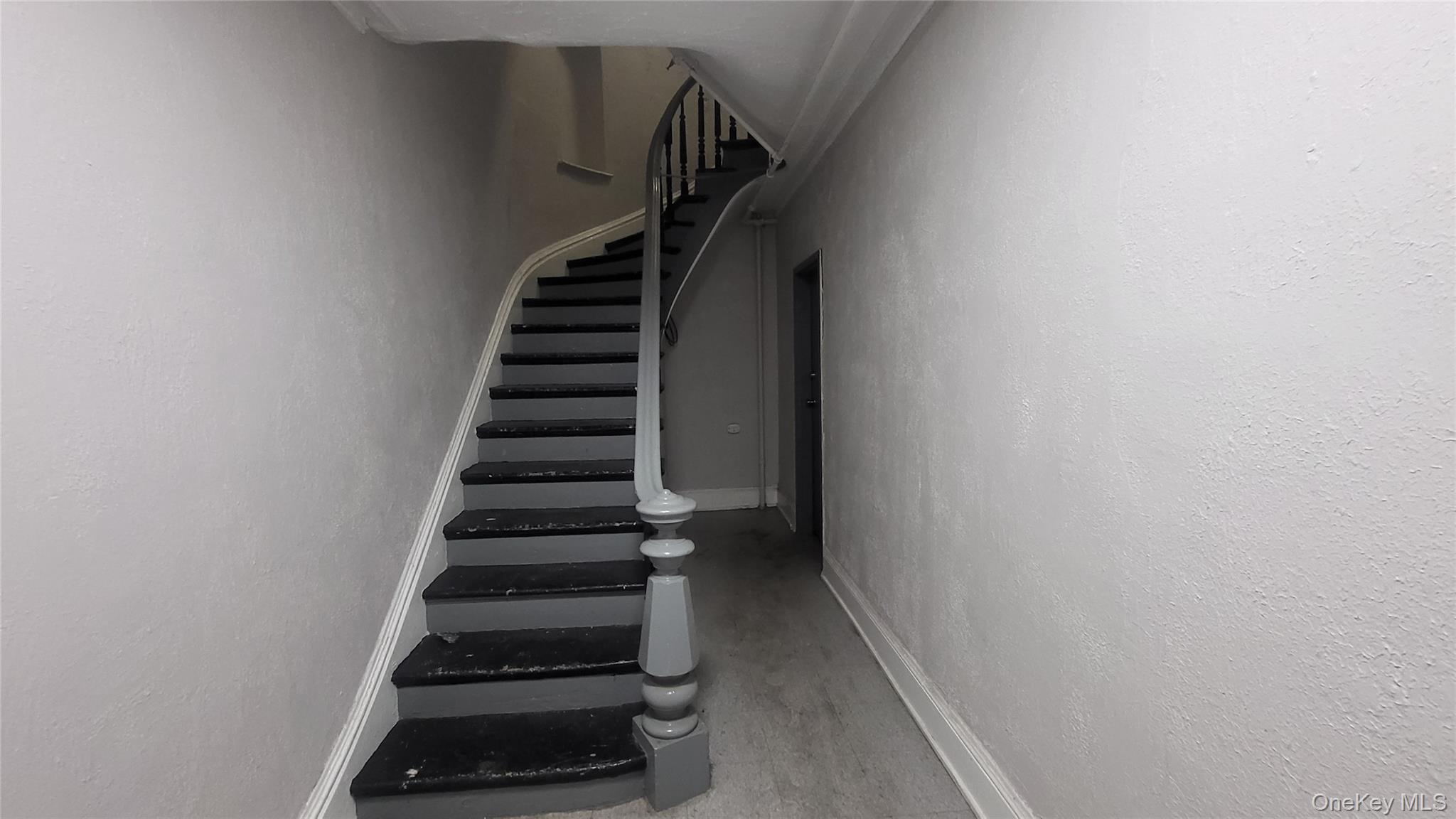 61 South Hamilton Street, Unit 2 Poughkeepsie, NY 12601 - Photo 3 of 19 a view of entryway