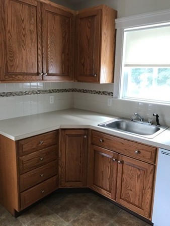 38 Ayrshire Road Worcester, MA 01604 - Photo 8 of 30 Gallery Image 8