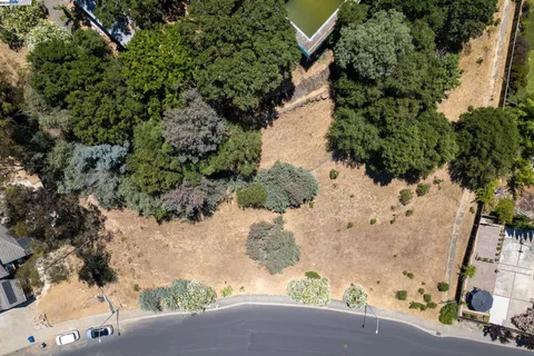 $800,000 | 2 Barn Rock Drive, Hayward, CA 94542