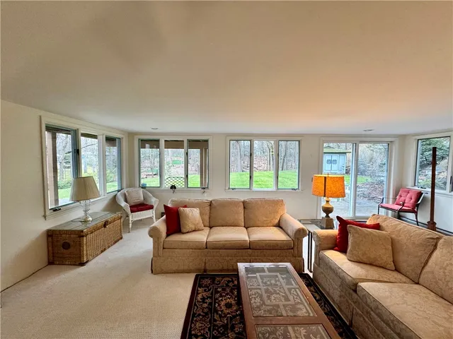 $1,900 | 333 Colebrook Drive, Irondequoit, NY 14617