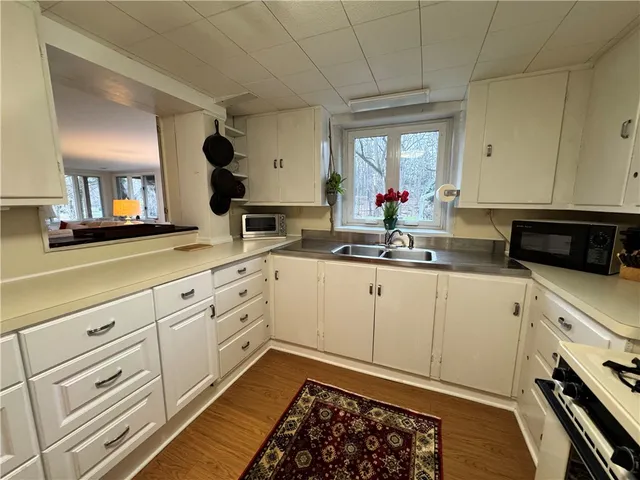 $1,900 | 333 Colebrook Drive, Irondequoit, NY 14617