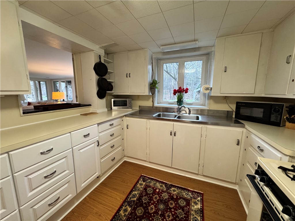 333 Colebrook Drive Irondequoit, NY 14617 - Photo 4 of 11