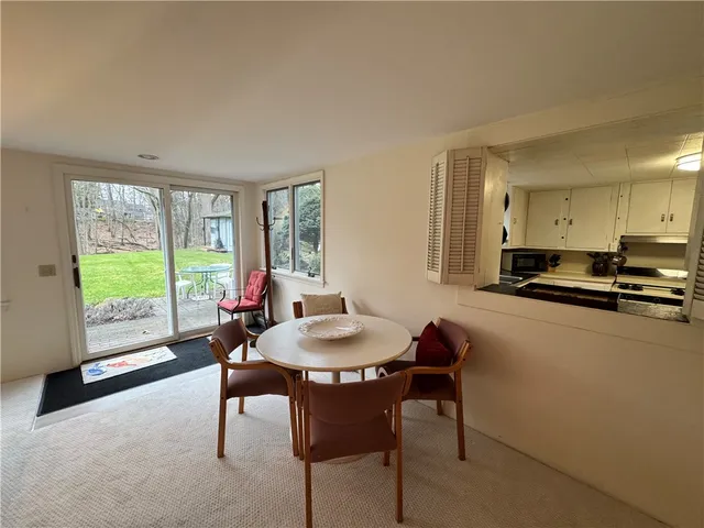 $1,900 | 333 Colebrook Drive, Irondequoit, NY 14617