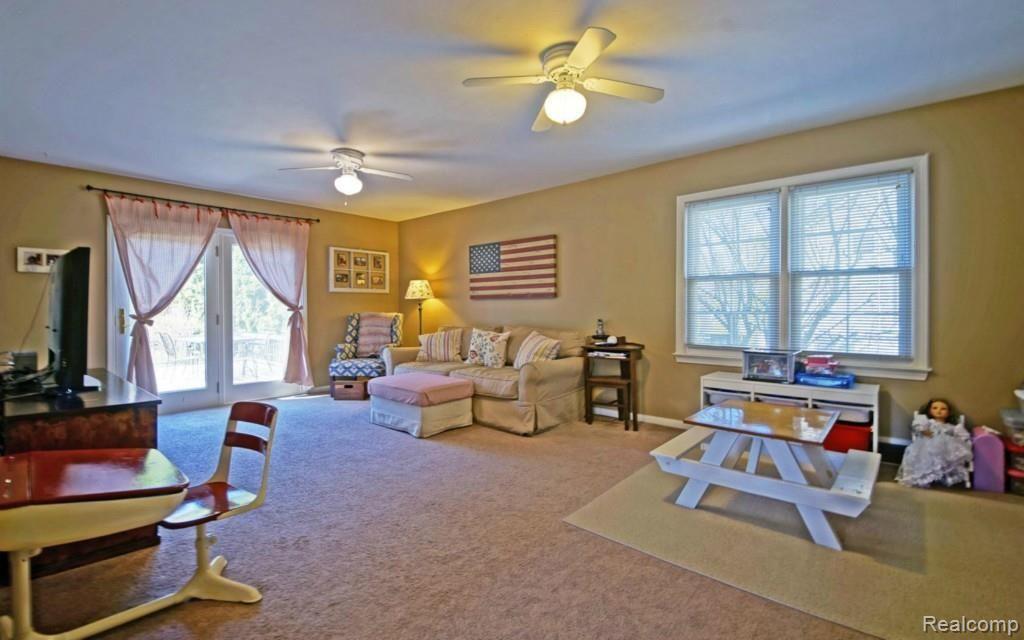307 Ridgemont Road Grosse Pointe, MI 48236 - Photo 10 of 25 11-photo-web-1680x1050-220580.jpg