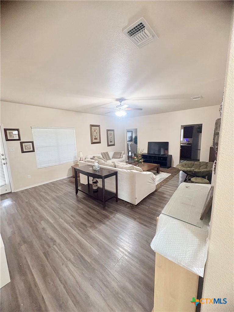 1035 Hamilton Lane Belton, TX 76513 - Photo 11 of 18 Living area