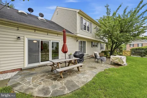 $1,075,000 | 8900 Kenilworth Drive, Burke, VA 22015
