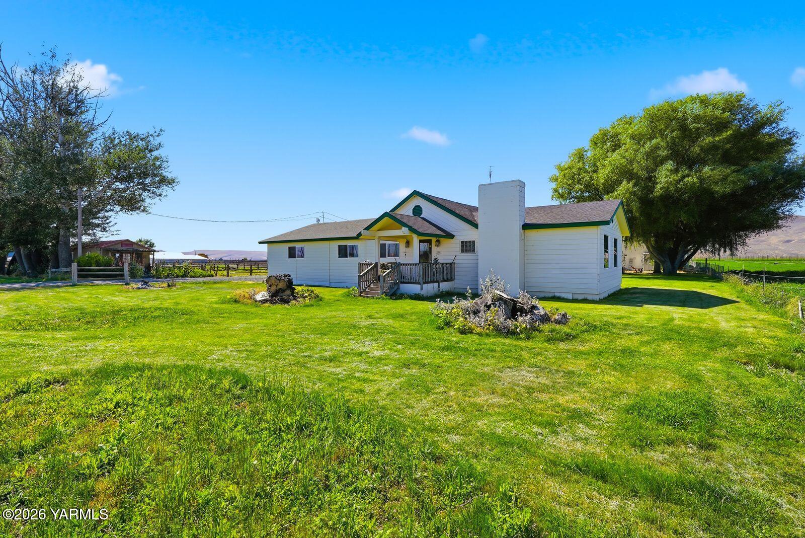 10555 Ashue Road Toppenish, WA 98948 - Photo 1 of 57 10555 Ashue Rd 003