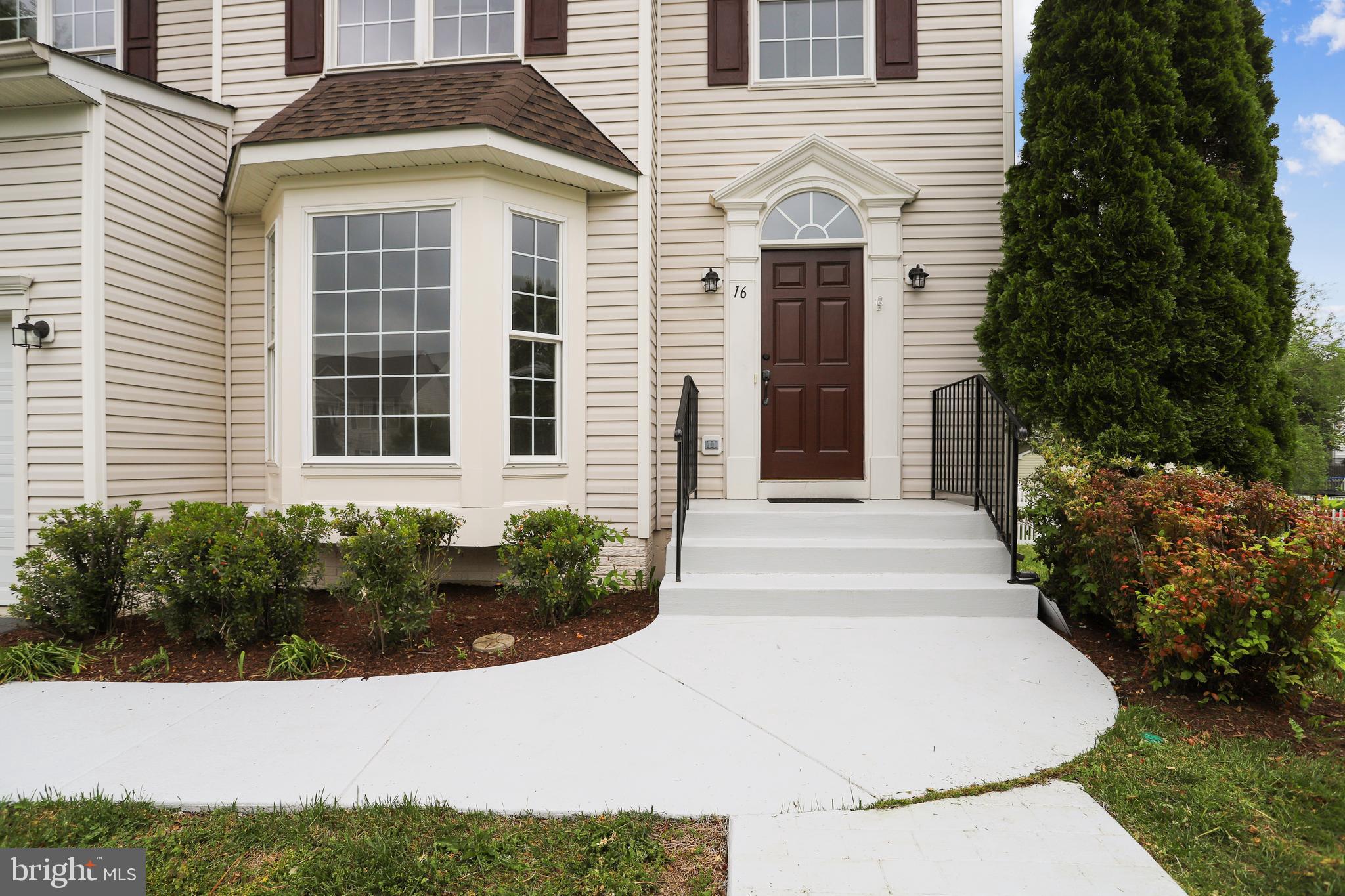 16 Sunset Ridge Lane Fredericksburg, VA 22405 - Photo 3 of 35 a front view of a house with a yard
