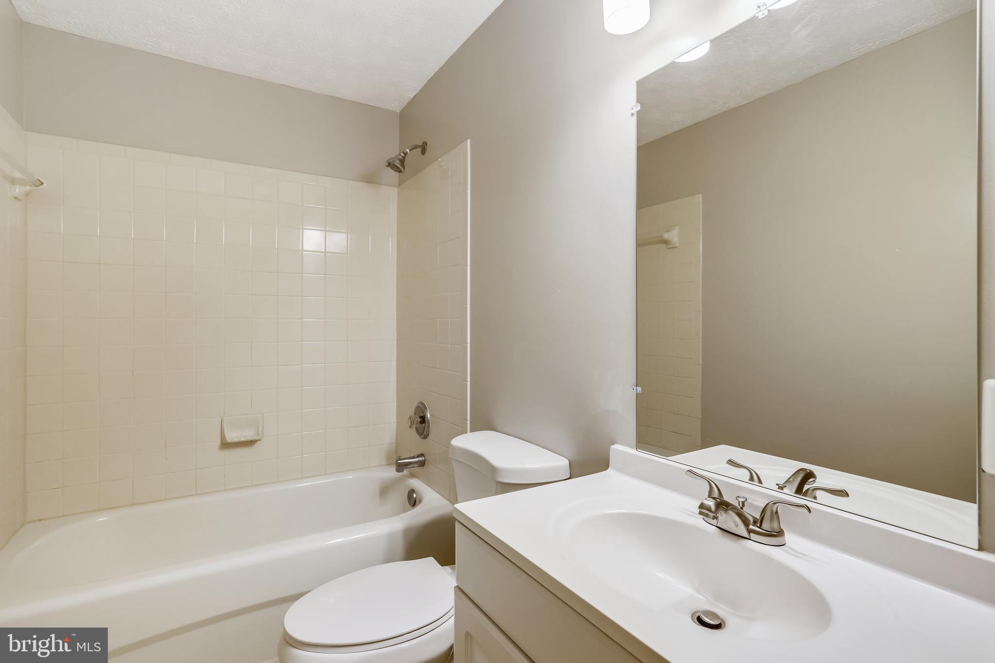 16 Sunset Ridge Lane Fredericksburg, VA 22405 - Photo 28 of 35 a bathroom with a sink toilet and bathtub