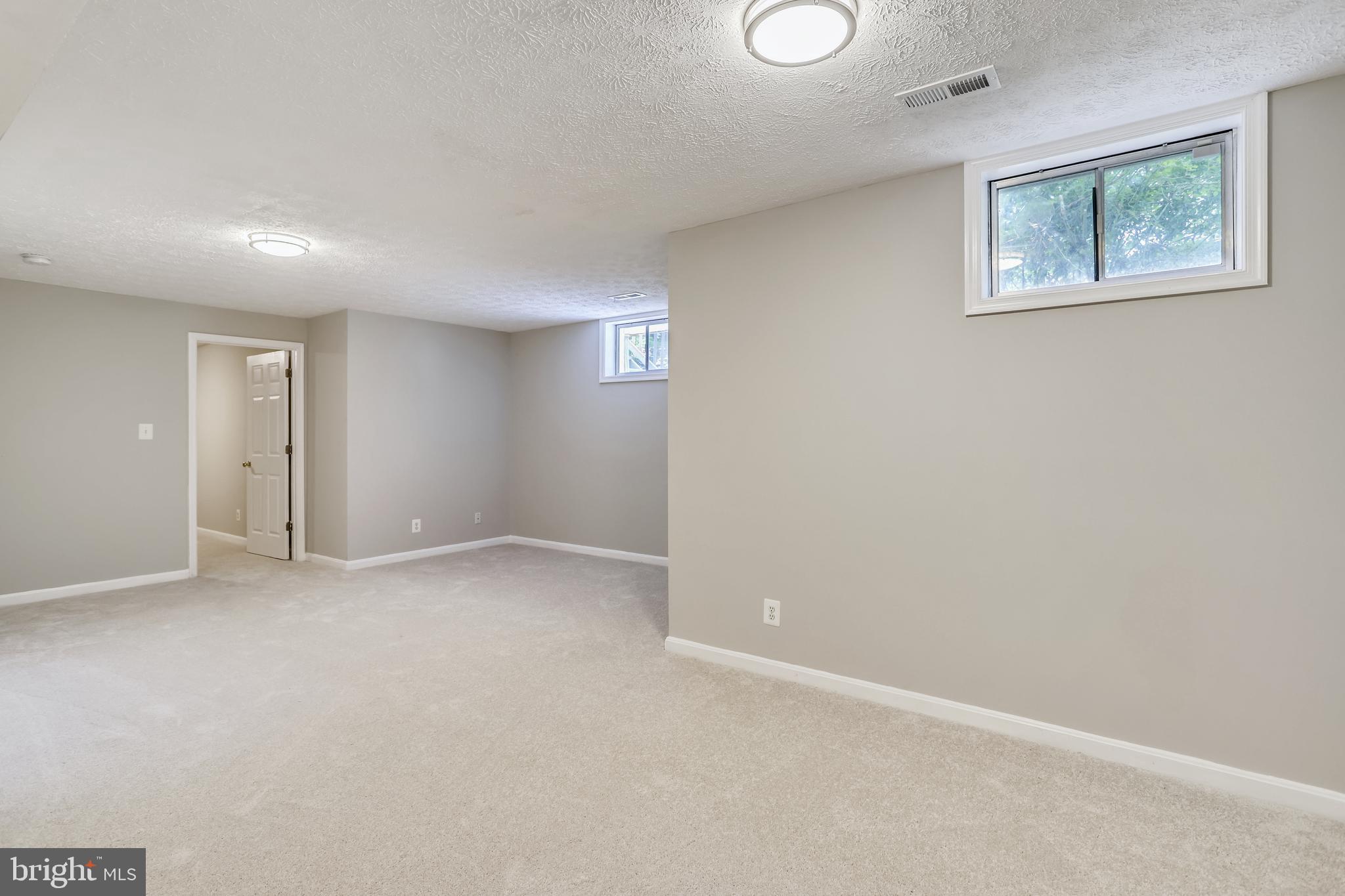 16 Sunset Ridge Lane Fredericksburg, VA 22405 - Photo 32 of 35 an empty room with a window