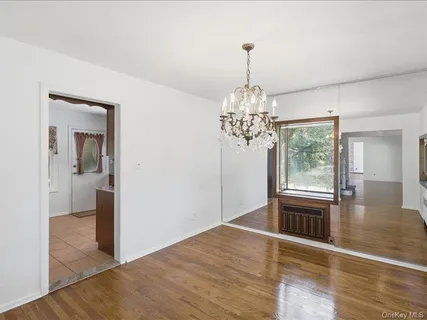 $999,000 | 100 Bayberry Avenue, Garden City, NY 11530