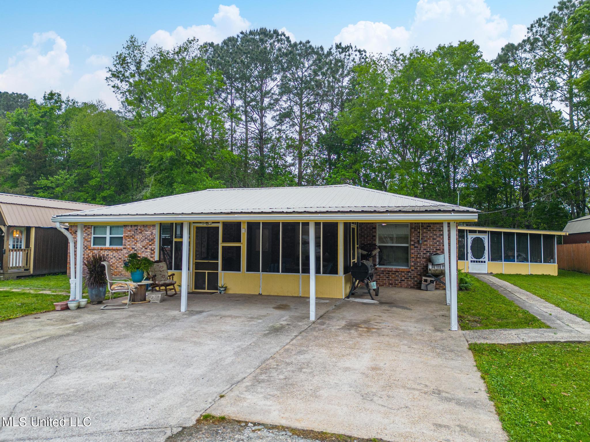 8301 Sherbrook Street Moss Point, MS 39562 - Photo 1 of 24 8301 Sherbrook