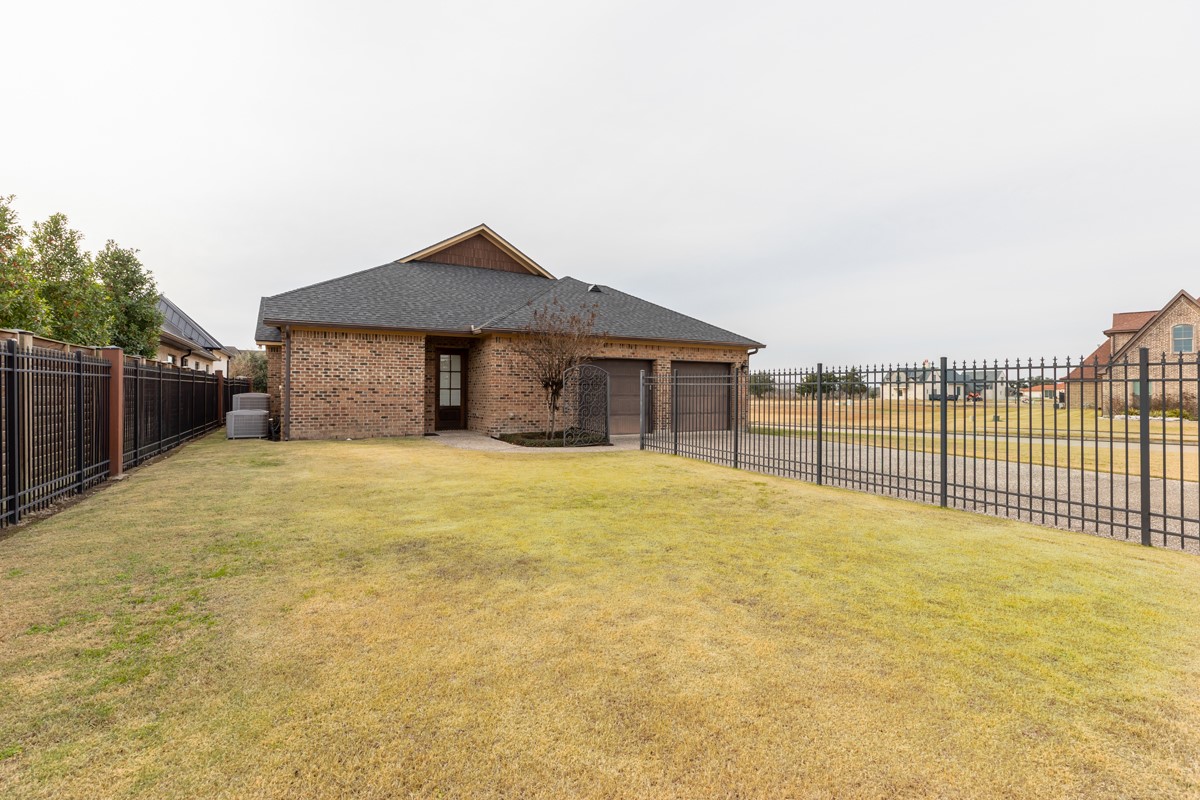 3365 Esplanade Beaumont, TX 77707 - Photo 32 of 33 a house with a outdoor space